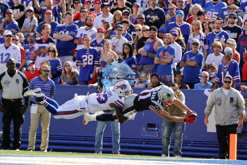 Illustration for article titled Julian Edelman Goes Airborne